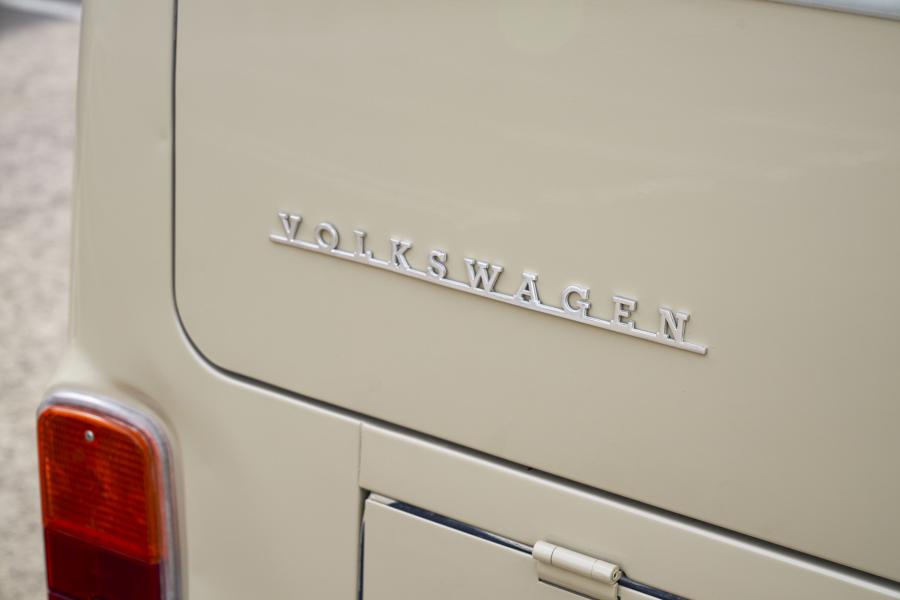 Логотип Volkswagen Typ 2 Bus Electrified Concept 2019 года  (фото 6 из 29)